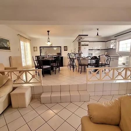 Flat , Near The Aiport Apartment *