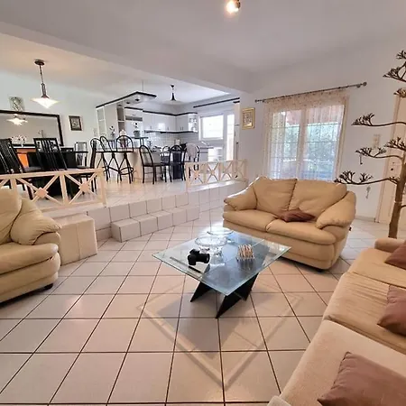 Flat , Near The Aiport Apartment